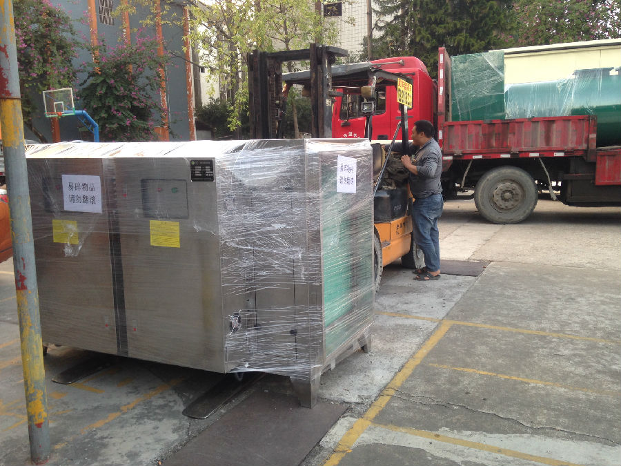 啟綠環?？萍?光解催化除臭設備出貨暨油墨研發新進展